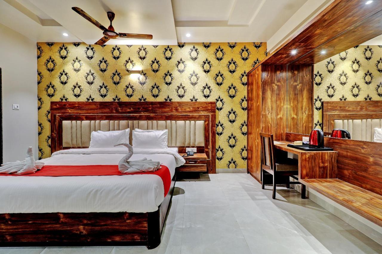 Hotel Apratim Lodging & Boarding Ulhasnagar Exterior photo