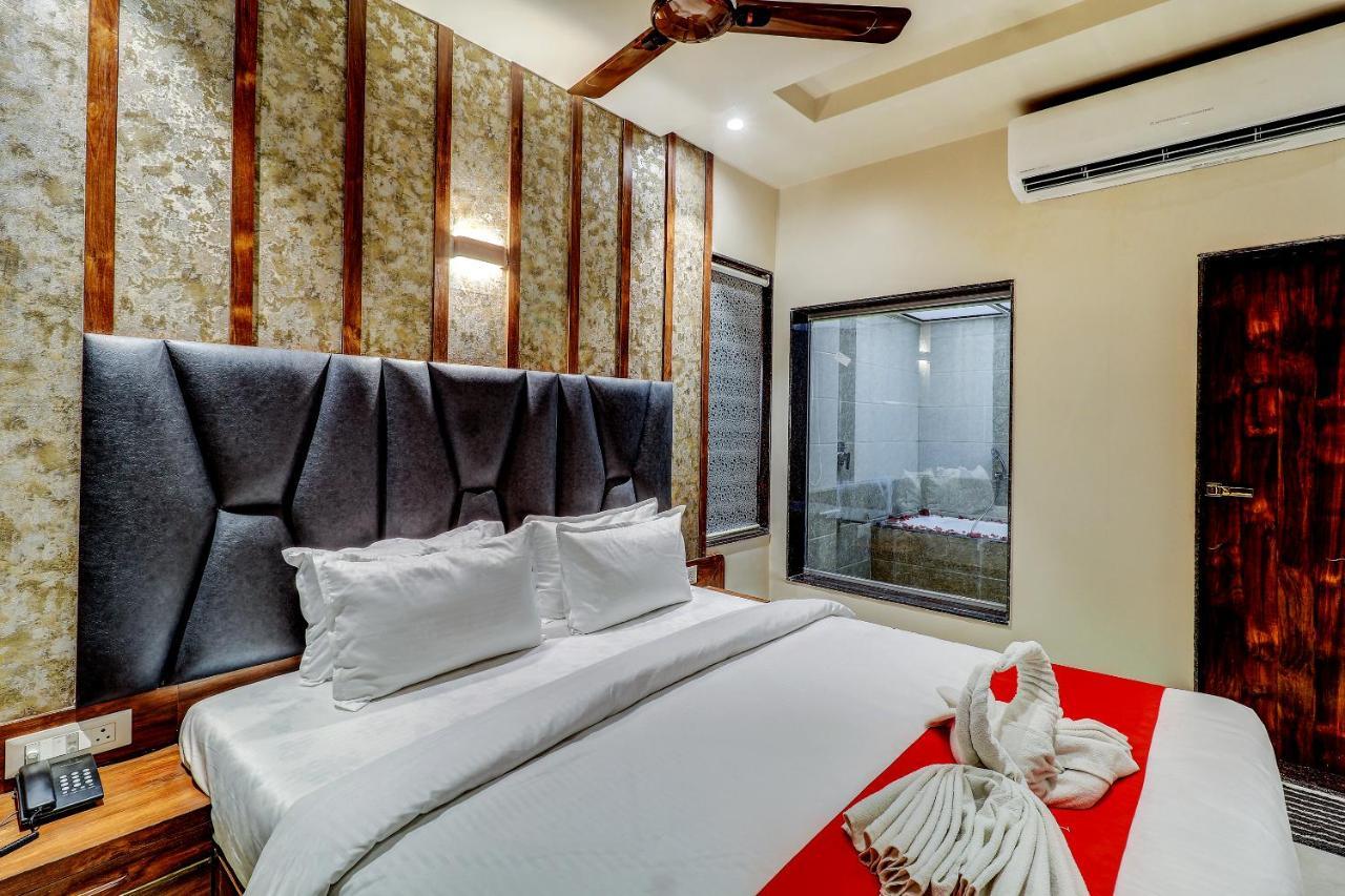 Hotel Apratim Lodging & Boarding Ulhasnagar Exterior photo