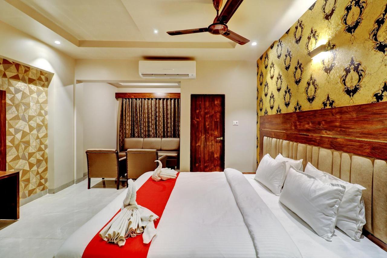 Hotel Apratim Lodging & Boarding Ulhasnagar Exterior photo
