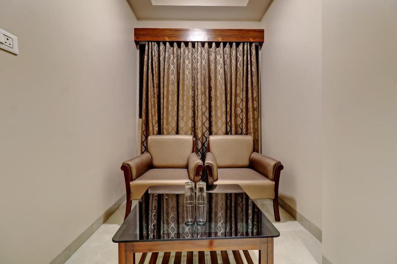 Hotel Apratim Lodging & Boarding Ulhasnagar Exterior photo