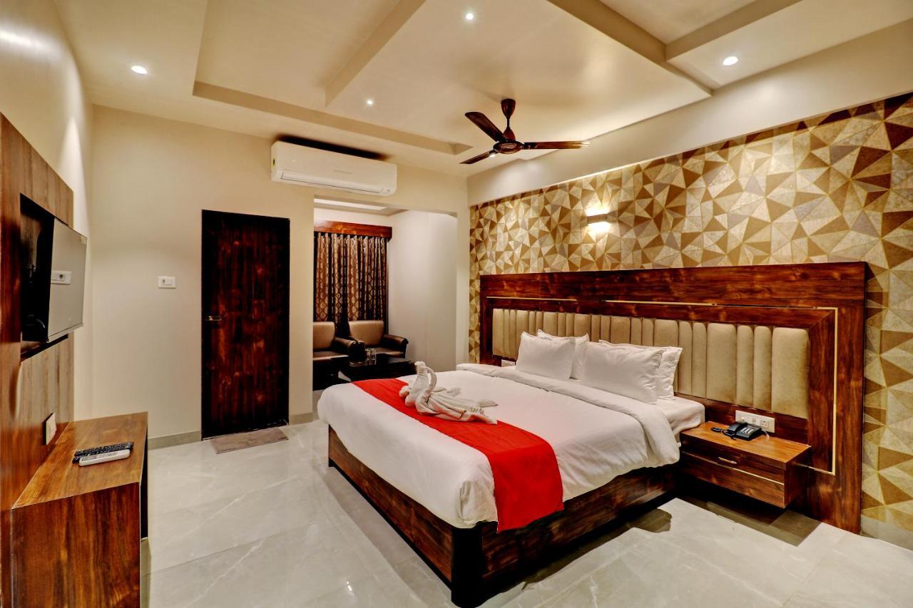 Hotel Apratim Lodging & Boarding Ulhasnagar Exterior photo
