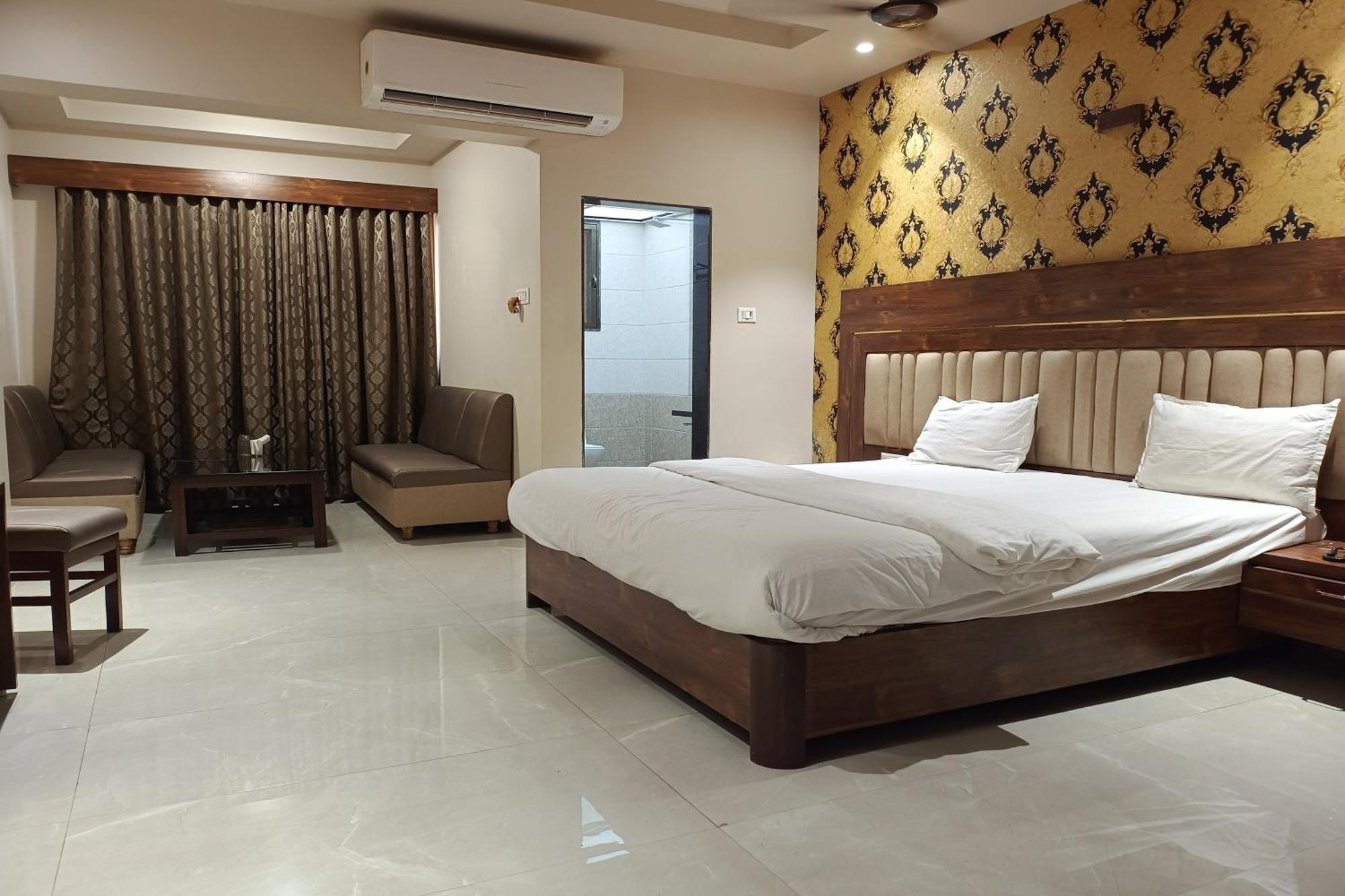 Hotel Apratim Lodging & Boarding Ulhasnagar Exterior photo